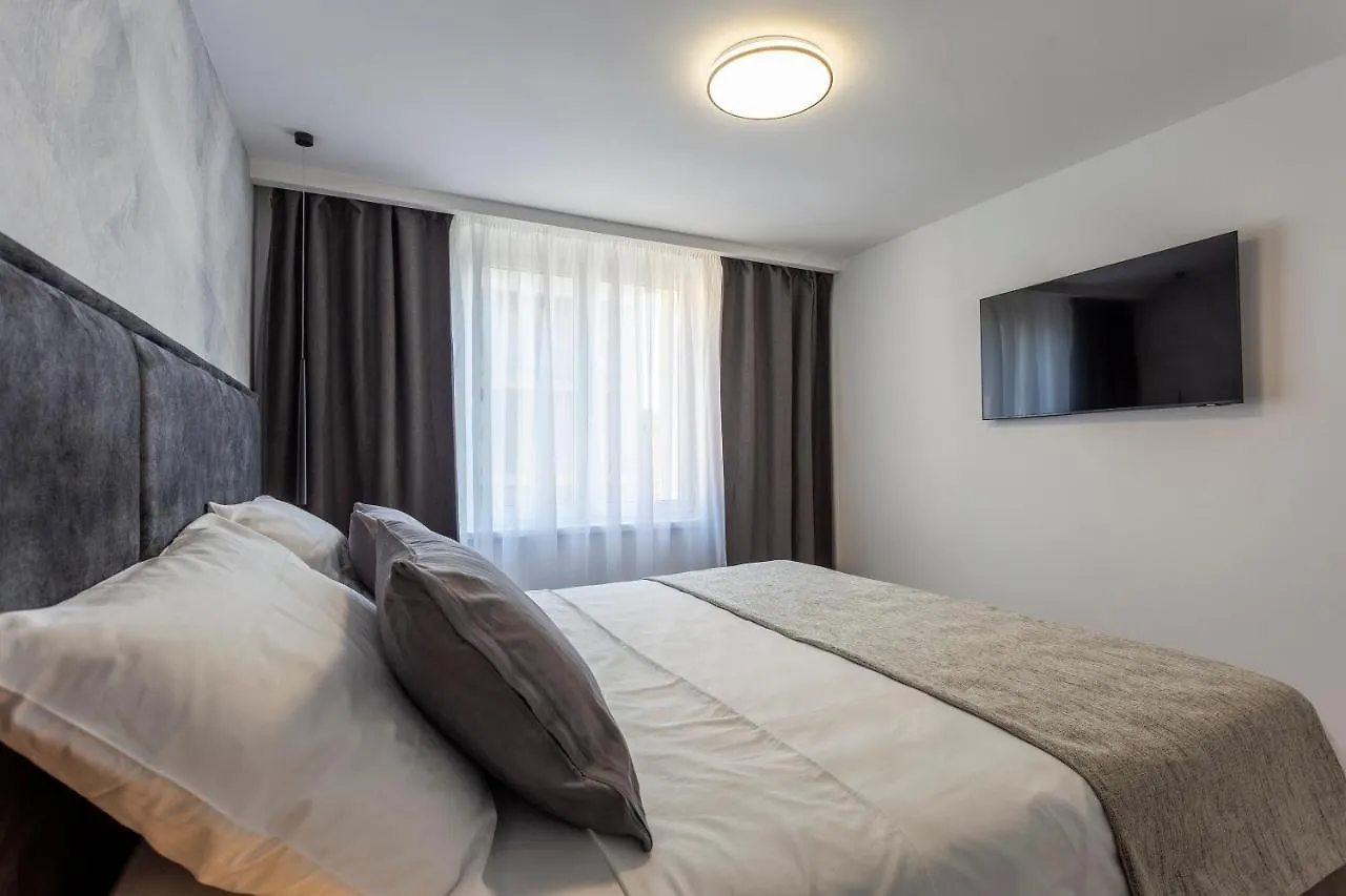 Apartman Izis Centar Pule Pula 0*,