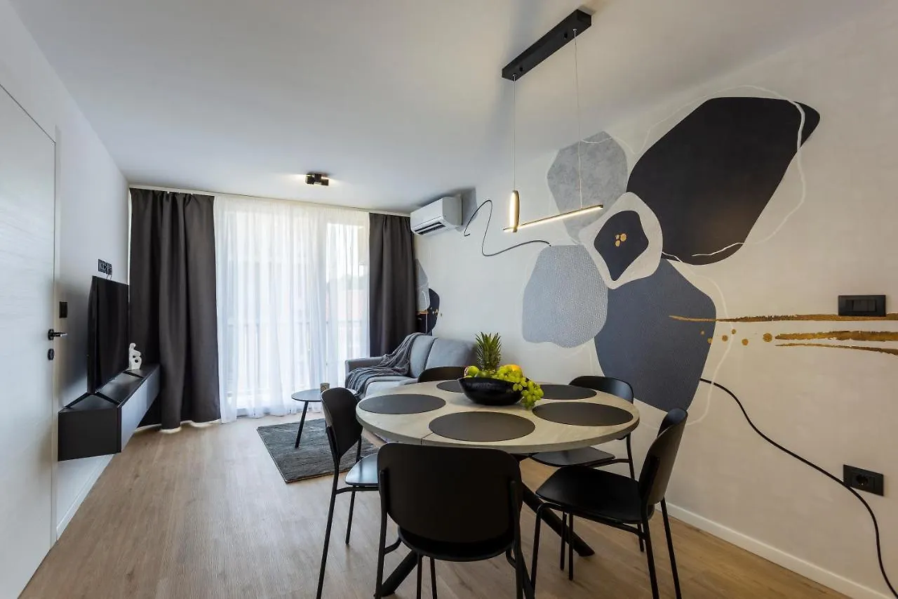 Apartman Izis Centar Pule Pula 0*,